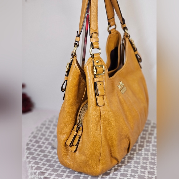 ❤EUC CarryAllLeather 3 Compartment Shoulder Bag. - Picture 13 of 15